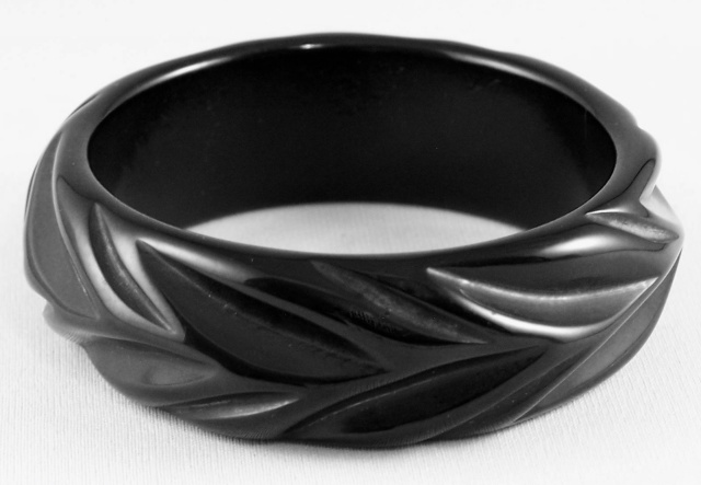 BB191 carved black bakelite bangle